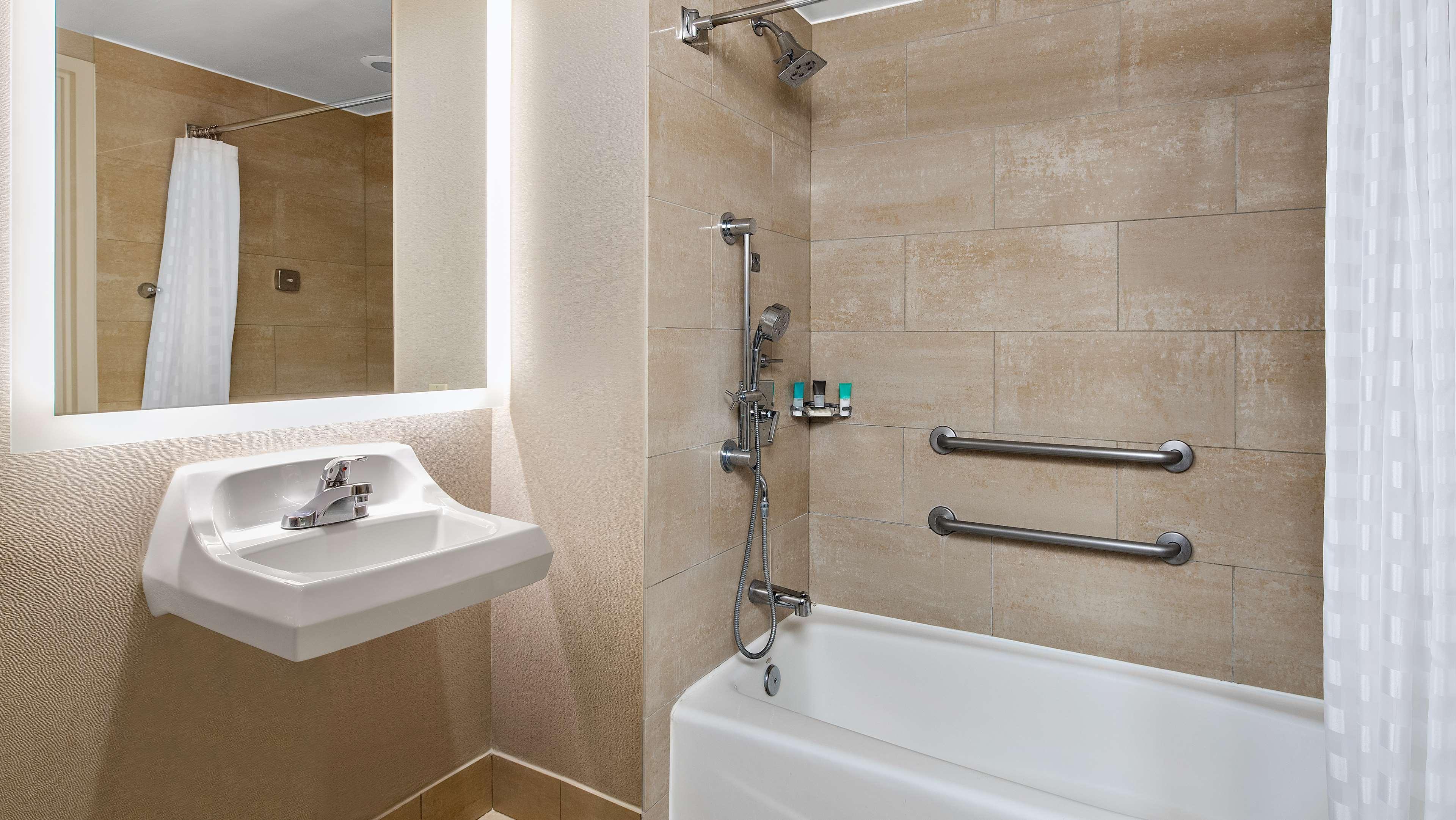 Hyatt Regency 3*